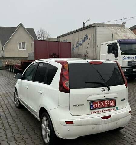 Белый Ниссан Ноут, объемом двигателя 1.5 л и пробегом 217 тыс. км за 6299 $, фото 1 на Automoto.ua