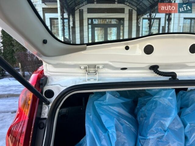 Белый Ниссан Ноут, объемом двигателя 1.4 л и пробегом 207 тыс. км за 5750 $, фото 22 на Automoto.ua