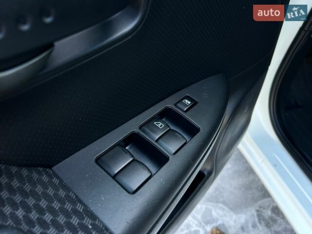 Белый Ниссан Ноут, объемом двигателя 1.4 л и пробегом 207 тыс. км за 5750 $, фото 33 на Automoto.ua