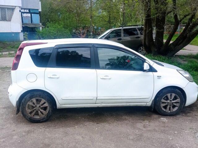 Білий Ніссан Ноут, об'ємом двигуна 1.4 л та пробігом 300 тис. км за 3500 $, фото 5 на Automoto.ua