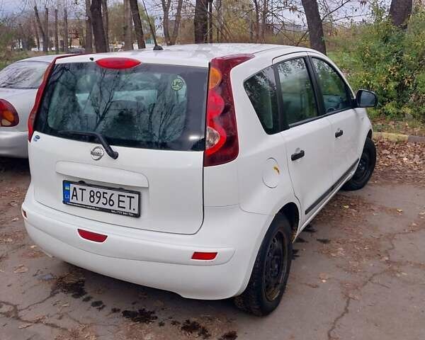 Белый Ниссан Ноут, объемом двигателя 1.39 л и пробегом 210 тыс. км за 4200 $, фото 3 на Automoto.ua
