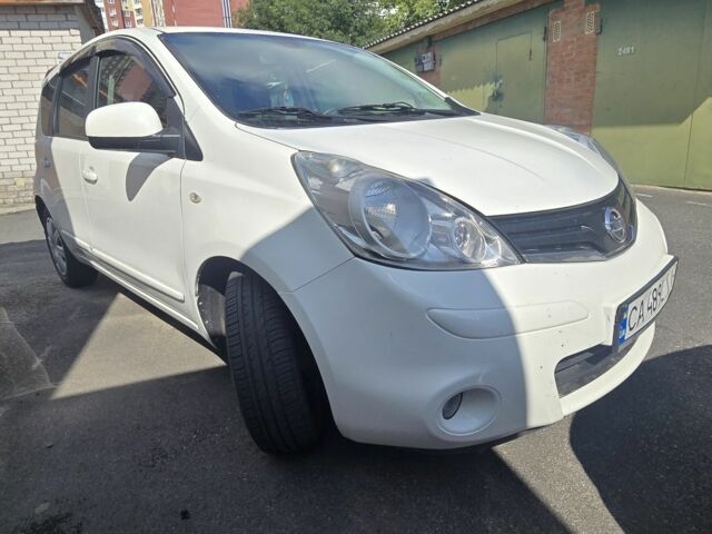 Білий Ніссан Ноут, об'ємом двигуна 1.5 л та пробігом 145 тис. км за 4900 $, фото 1 на Automoto.ua