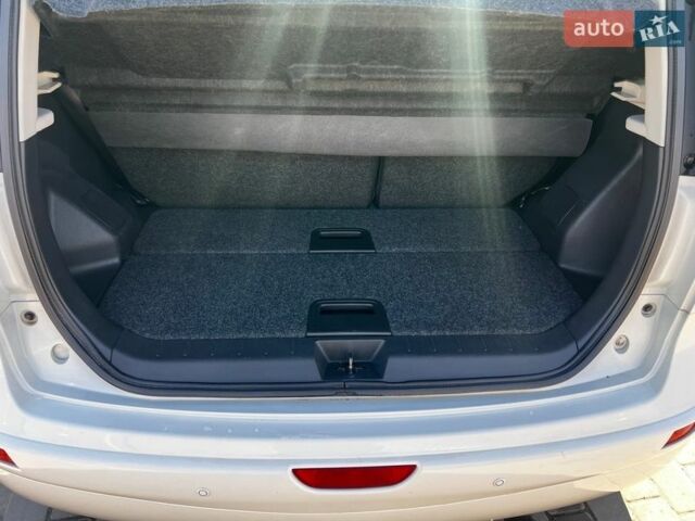 Белый Ниссан Ноут, объемом двигателя 1.6 л и пробегом 80 тыс. км за 8400 $, фото 26 на Automoto.ua