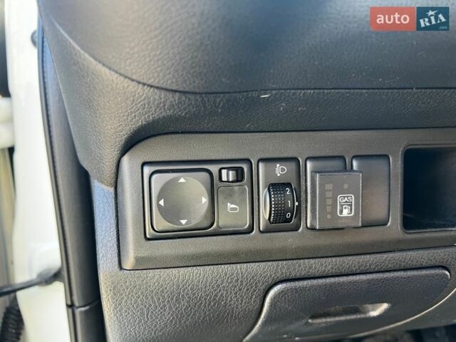 Белый Ниссан Ноут, объемом двигателя 1.6 л и пробегом 80 тыс. км за 8400 $, фото 21 на Automoto.ua