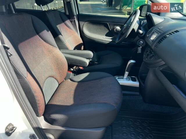 Белый Ниссан Ноут, объемом двигателя 1.6 л и пробегом 80 тыс. км за 8400 $, фото 16 на Automoto.ua