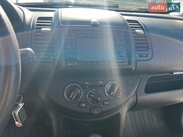 Белый Ниссан Ноут, объемом двигателя 1.6 л и пробегом 80 тыс. км за 8400 $, фото 22 на Automoto.ua