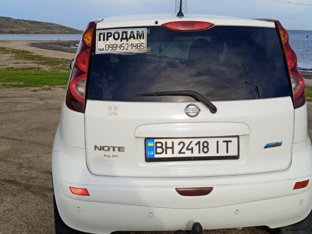 Белый Ниссан Ноут, объемом двигателя 1.46 л и пробегом 187 тыс. км за 5500 $, фото 3 на Automoto.ua