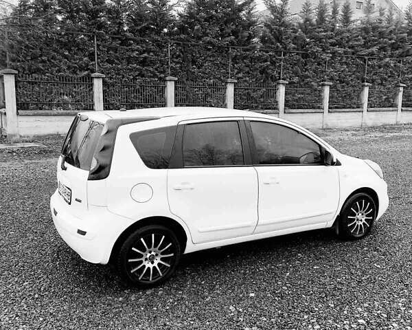 Белый Ниссан Ноут, объемом двигателя 1.5 л и пробегом 219 тыс. км за 6500 $, фото 2 на Automoto.ua