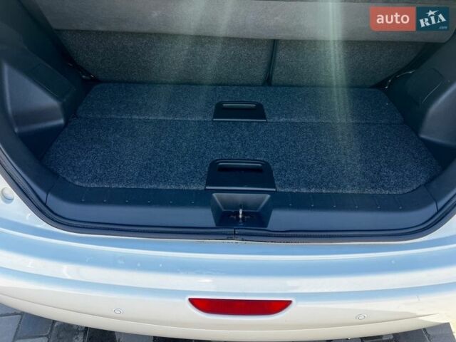 Белый Ниссан Ноут, объемом двигателя 1.6 л и пробегом 80 тыс. км за 8400 $, фото 27 на Automoto.ua