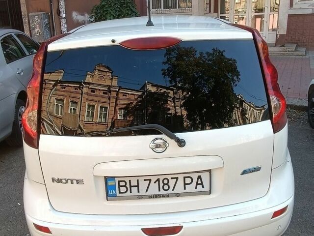 Белый Ниссан Ноут, объемом двигателя 1.39 л и пробегом 189 тыс. км за 6500 $, фото 3 на Automoto.ua