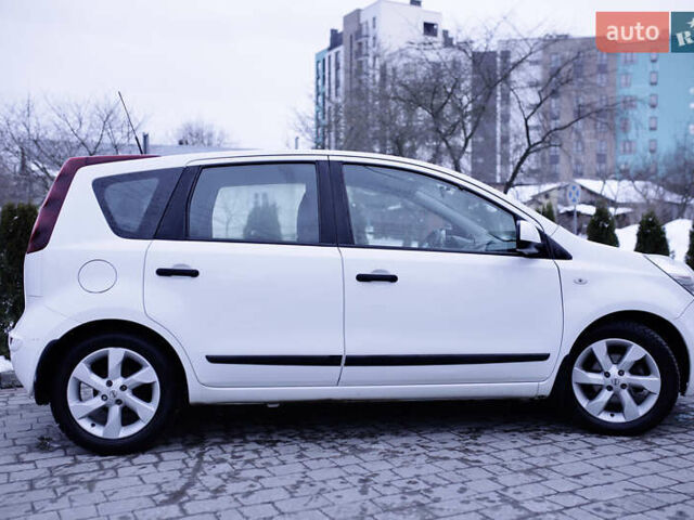 Белый Ниссан Ноут, объемом двигателя 1.6 л и пробегом 105 тыс. км за 6999 $, фото 3 на Automoto.ua