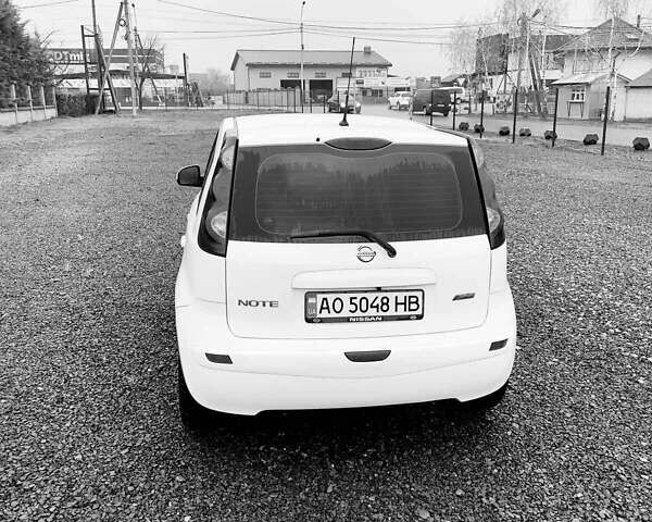 Белый Ниссан Ноут, объемом двигателя 1.5 л и пробегом 219 тыс. км за 6500 $, фото 3 на Automoto.ua