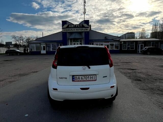 Белый Ниссан Ноут, объемом двигателя 1.39 л и пробегом 270 тыс. км за 5500 $, фото 3 на Automoto.ua