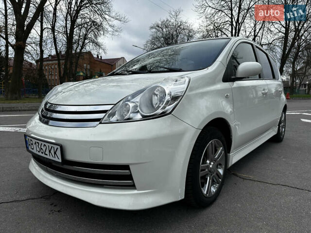 Білий Ніссан Ноут, об'ємом двигуна 1.6 л та пробігом 104 тис. км за 7600 $, фото 3 на Automoto.ua