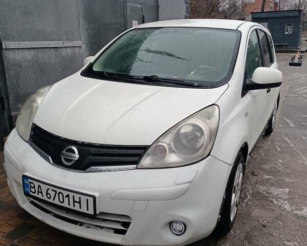 Белый Ниссан Ноут, объемом двигателя 1.39 л и пробегом 275 тыс. км за 5200 $, фото 15 на Automoto.ua