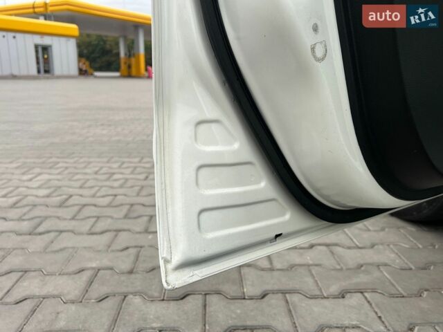 Белый Ниссан Ноут, объемом двигателя 1.6 л и пробегом 150 тыс. км за 7950 $, фото 101 на Automoto.ua