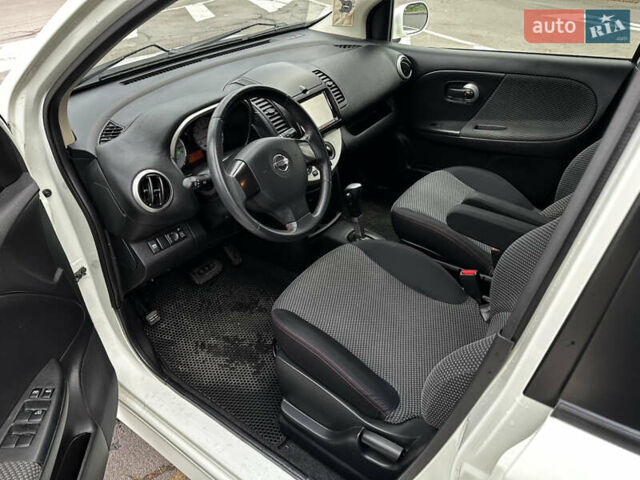 Білий Ніссан Ноут, об'ємом двигуна 1.6 л та пробігом 104 тис. км за 7600 $, фото 27 на Automoto.ua