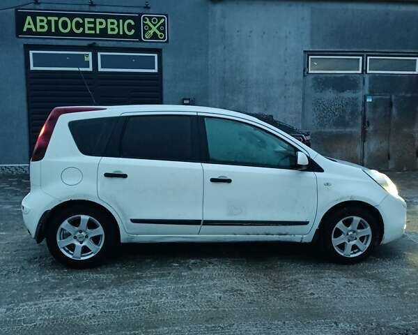 Белый Ниссан Ноут, объемом двигателя 1.39 л и пробегом 275 тыс. км за 5200 $, фото 11 на Automoto.ua