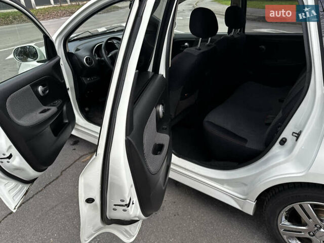 Білий Ніссан Ноут, об'ємом двигуна 1.6 л та пробігом 104 тис. км за 7600 $, фото 30 на Automoto.ua