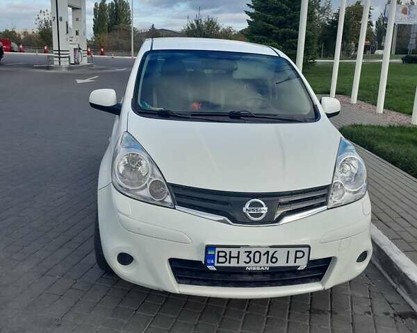 Білий Ніссан Ноут, об'ємом двигуна 1.39 л та пробігом 131 тис. км за 6500 $, фото 4 на Automoto.ua