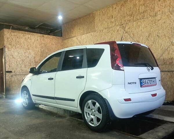 Белый Ниссан Ноут, объемом двигателя 1.39 л и пробегом 275 тыс. км за 5200 $, фото 6 на Automoto.ua
