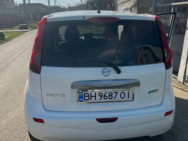 Белый Ниссан Ноут, объемом двигателя 1.39 л и пробегом 298 тыс. км за 5300 $, фото 2 на Automoto.ua