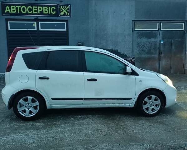 Белый Ниссан Ноут, объемом двигателя 1.39 л и пробегом 275 тыс. км за 5200 $, фото 12 на Automoto.ua