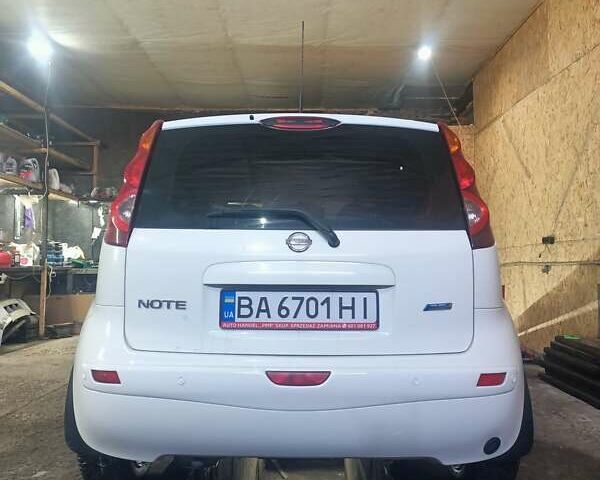 Белый Ниссан Ноут, объемом двигателя 1.39 л и пробегом 275 тыс. км за 5200 $, фото 4 на Automoto.ua