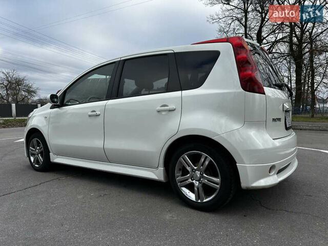 Білий Ніссан Ноут, об'ємом двигуна 1.6 л та пробігом 104 тис. км за 7600 $, фото 6 на Automoto.ua