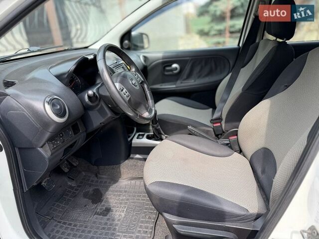 Белый Ниссан Ноут, объемом двигателя 1.46 л и пробегом 255 тыс. км за 4400 $, фото 25 на Automoto.ua
