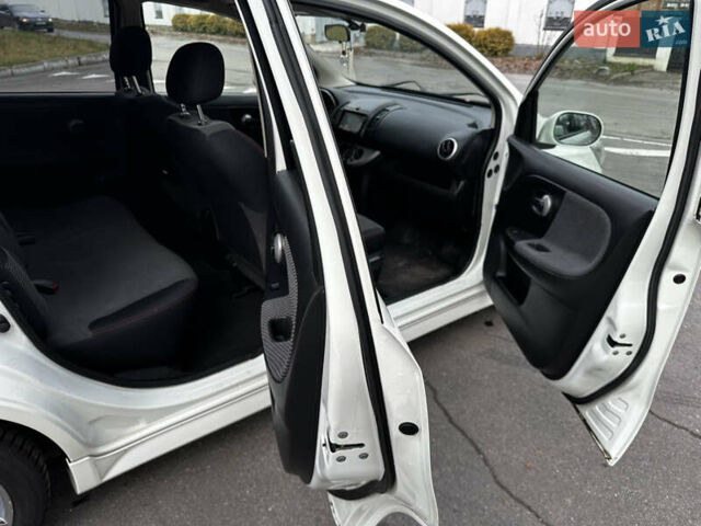 Білий Ніссан Ноут, об'ємом двигуна 1.6 л та пробігом 104 тис. км за 7600 $, фото 26 на Automoto.ua