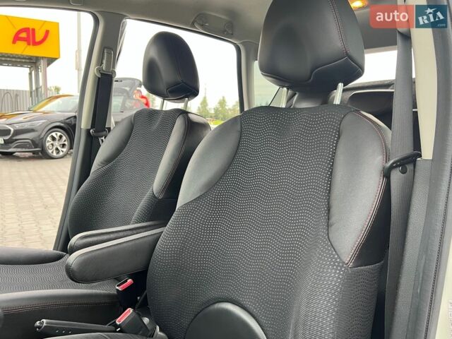 Белый Ниссан Ноут, объемом двигателя 1.6 л и пробегом 150 тыс. км за 7950 $, фото 42 на Automoto.ua