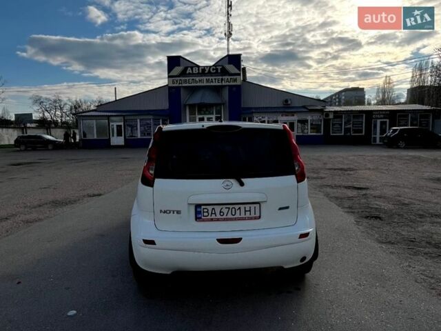 Белый Ниссан Ноут, объемом двигателя 1.39 л и пробегом 270 тыс. км за 5500 $, фото 3 на Automoto.ua