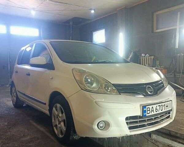 Белый Ниссан Ноут, объемом двигателя 1.39 л и пробегом 275 тыс. км за 5200 $, фото 1 на Automoto.ua