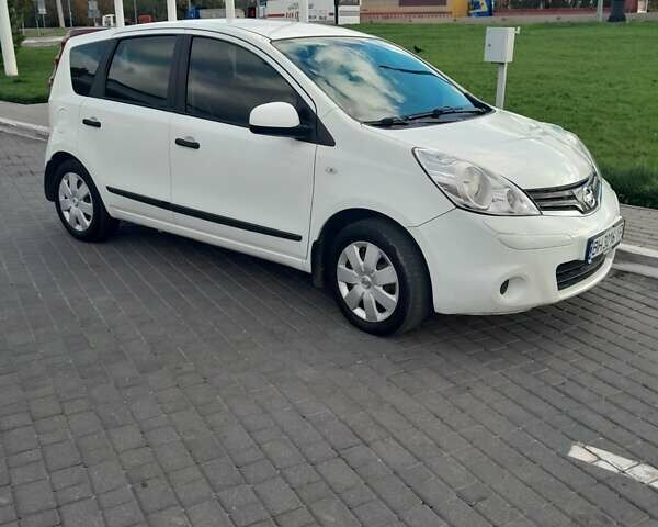 Білий Ніссан Ноут, об'ємом двигуна 1.39 л та пробігом 131 тис. км за 6300 $, фото 5 на Automoto.ua