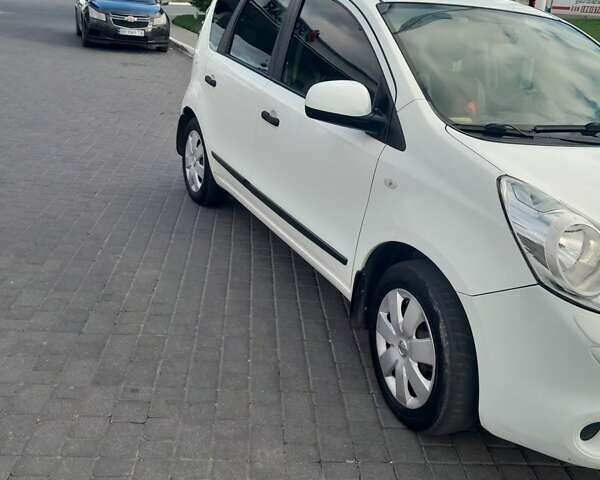 Білий Ніссан Ноут, об'ємом двигуна 1.39 л та пробігом 131 тис. км за 6300 $, фото 3 на Automoto.ua