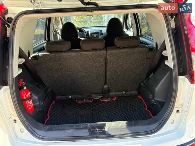 Білий Ніссан Ноут, об'ємом двигуна 1.6 л та пробігом 233 тис. км за 7000 $, фото 5 на Automoto.ua