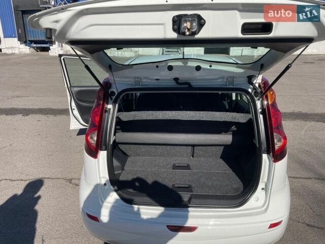 Белый Ниссан Ноут, объемом двигателя 1.6 л и пробегом 279 тыс. км за 6490 $, фото 19 на Automoto.ua