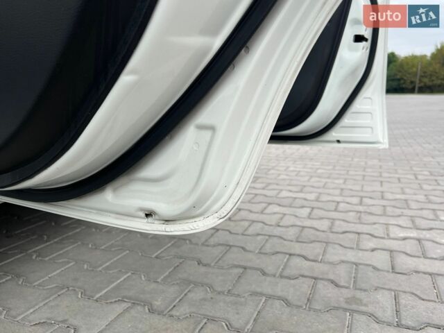 Белый Ниссан Ноут, объемом двигателя 1.6 л и пробегом 150 тыс. км за 7950 $, фото 95 на Automoto.ua