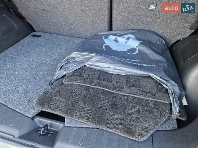 Білий Ніссан Ноут, об'ємом двигуна 1.2 л та пробігом 46 тис. км за 7800 $, фото 17 на Automoto.ua