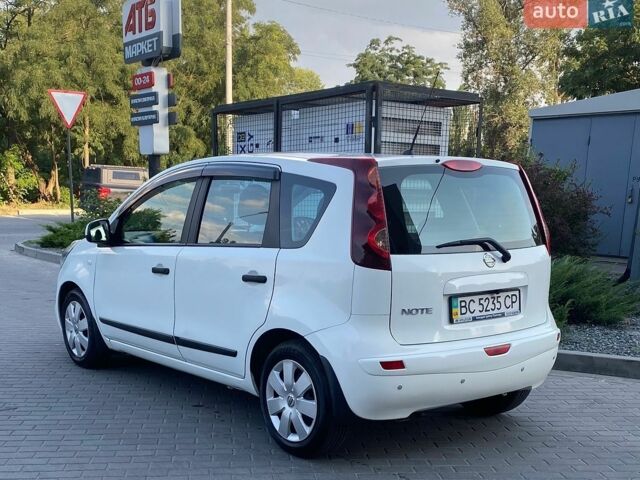 Білий Ніссан Ноут, об'ємом двигуна 1.6 л та пробігом 52 тис. км за 7700 $, фото 4 на Automoto.ua