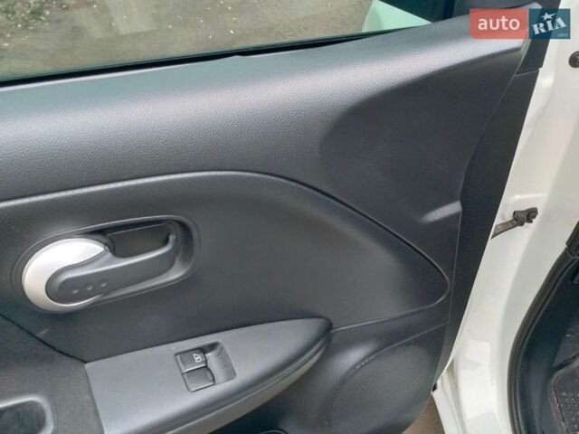 Белый Ниссан Ноут, объемом двигателя 1.4 л и пробегом 109 тыс. км за 7000 $, фото 5 на Automoto.ua