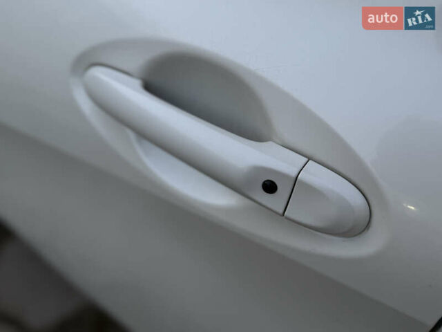 Белый Ниссан Ноут, объемом двигателя 1.2 л и пробегом 161 тыс. км за 7900 $, фото 51 на Automoto.ua