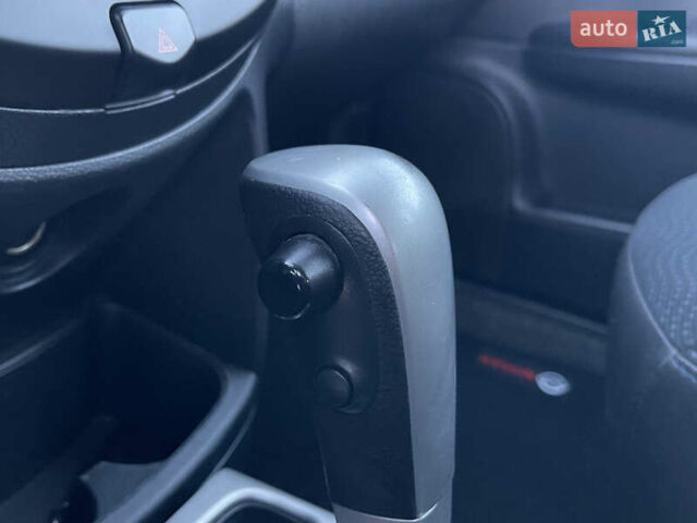 Білий Ніссан Ноут, об'ємом двигуна 1.6 л та пробігом 187 тис. км за 7500 $, фото 21 на Automoto.ua