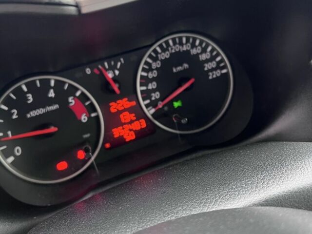 Белый Ниссан Ноут, объемом двигателя 1.5 л и пробегом 340 тыс. км за 4700 $, фото 5 на Automoto.ua