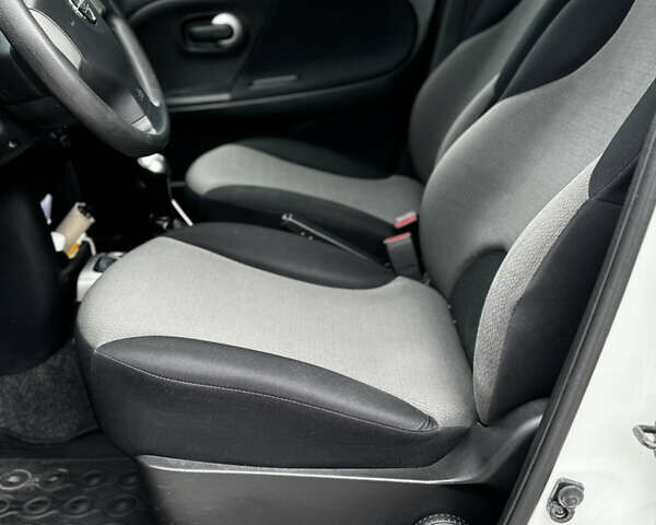 Белый Ниссан Ноут, объемом двигателя 1.39 л и пробегом 113 тыс. км за 5500 $, фото 4 на Automoto.ua