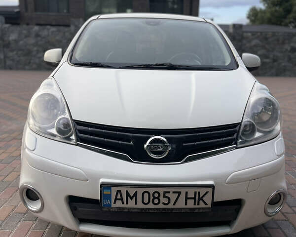 Ниссан Ноут 2012 в Житомире на Automoto.ua Белый Ниссан Ноут, объемом двигателя 1.39 л и пробегом 320 тыс. км за 4700 $, фото 1 на Automoto.ua
