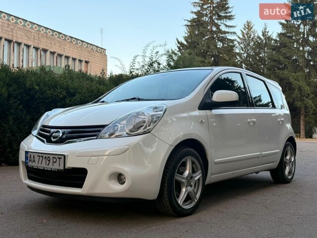 Белый Ниссан Ноут, объемом двигателя 1.5 л и пробегом 143 тыс. км за 6800 $, фото 3 на Automoto.ua