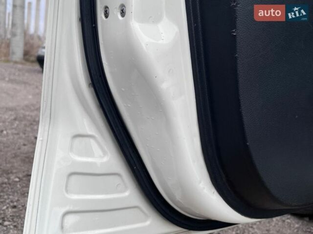 Белый Ниссан Ноут, объемом двигателя 1.46 л и пробегом 340 тыс. км за 4650 $, фото 3 на Automoto.ua
