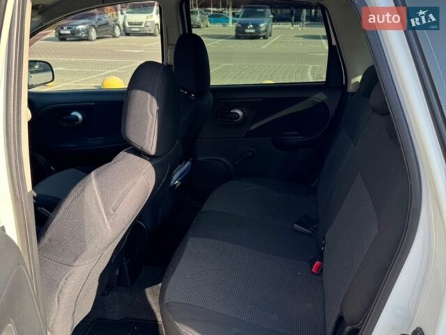 Белый Ниссан Ноут, объемом двигателя 1.39 л и пробегом 129 тыс. км за 8000 $, фото 18 на Automoto.ua